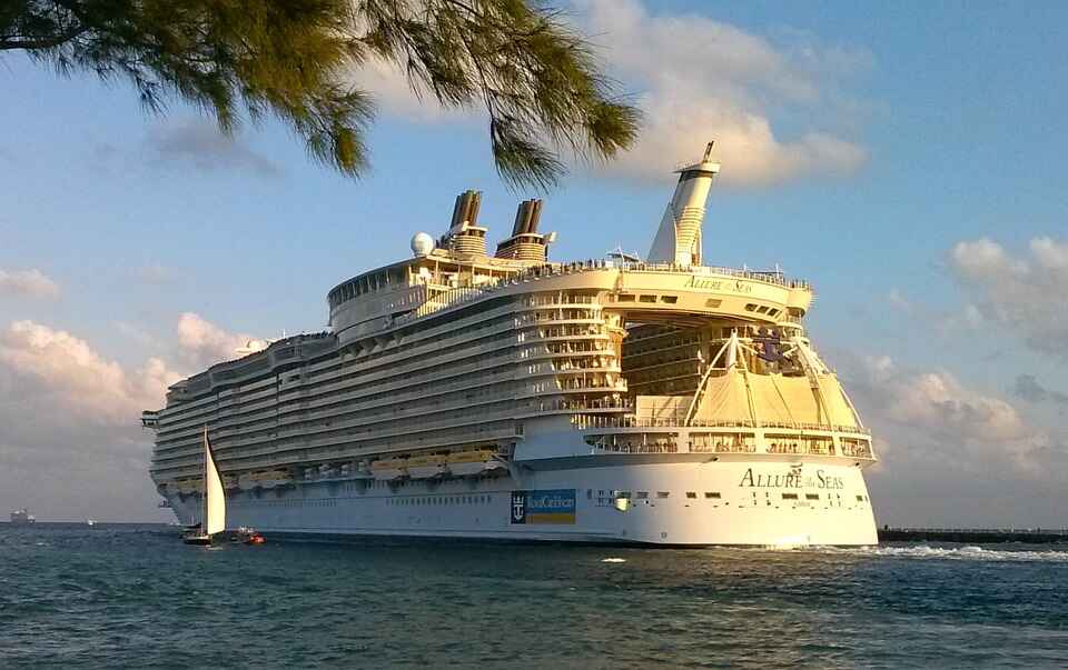 Royal Caribbean Cruise leaves Port Everglades Fort Lauderdale